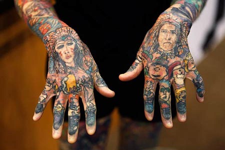 《吉尼斯世界记载》官方确定为是世界上纹身最多的女性