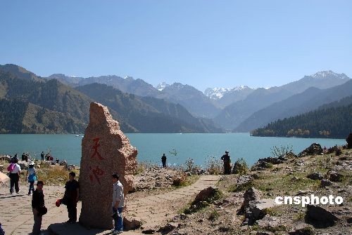 新疆天山天池湖面南扩80米 水位上升1米(图)