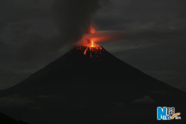 危地马拉和厄瓜多尔火山爆发 数千居民疏散