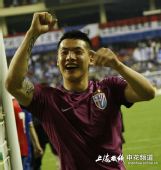 图文:[中超]上海申花1-0长春 王大雷彪悍纹身