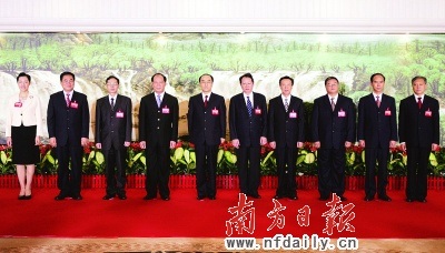 在下午举行的选举大会上,白天正式当选为深圳市新一届政协主席,黄志光