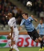 图文：小组赛法国首战乌拉圭 阿内尔卡躲避对手