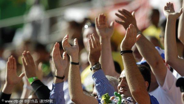 球迷:希腊战韩国美女比基尼v球迷美女敲锣打鼓闹洞房图片幻灯图片