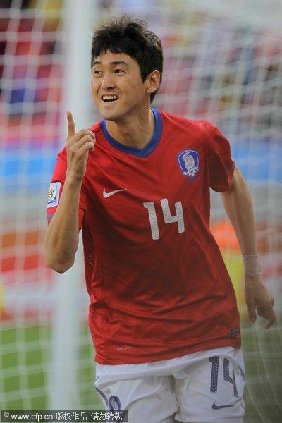 幻灯:世界杯韩国2-0胜希腊 李正秀朴智星破门