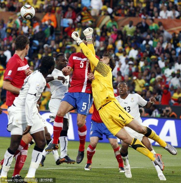 图文：加纳1-0绝杀塞尔维亚 门将出击
