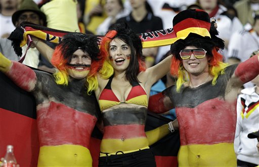 图文：德国VS澳大利亚 德国球迷彩绘