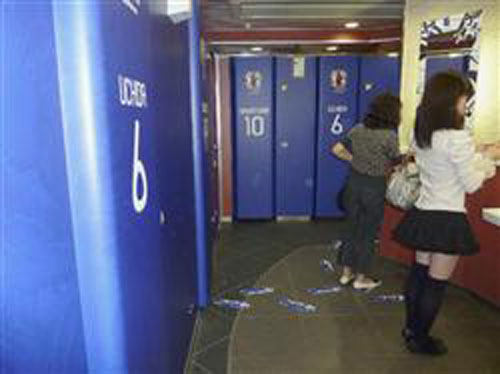 日本女公厕变国家队更衣室
