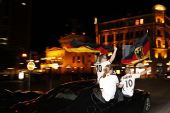 图文：德国球迷酷爱飙车庆祝 波多尔斯基的球迷