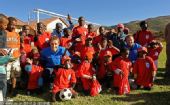幻灯：英格兰球星访孤儿院 与孩子共享足球乐趣