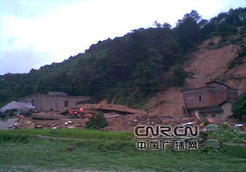 苍梧县沙头镇双尚村一处塌方事故现场 "梧州零距离"供图图片