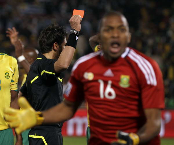 幻灯:南非守门员红牌被罚下 弗兰点球梅开二度