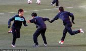 幻灯：韩国队训练 朴智星微笑备战期待再次破门