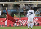 图文：乌拉圭3-0大胜东道主南非 来不及扑救