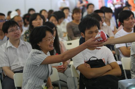 现场发言观众高兴的结果搜狐礼品