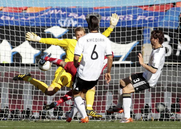 图文：德国0-1塞尔维亚 约万诺维奇抽射
