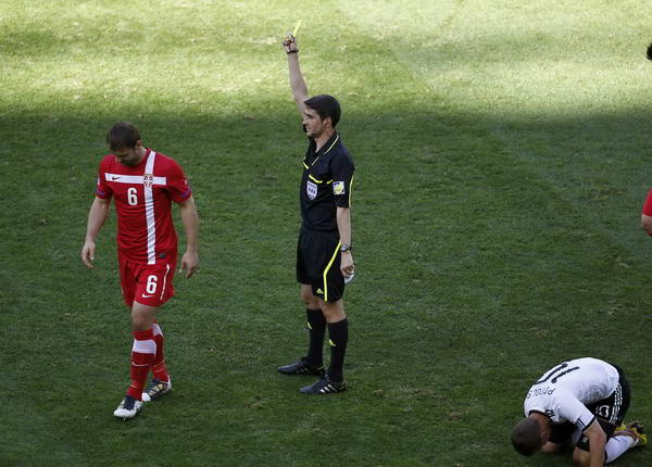 图文：德国0-1塞尔维亚 赫迪拉吃到黄牌