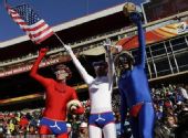 幻灯：美国VS斯洛文尼亚球迷造势 化身超人助威