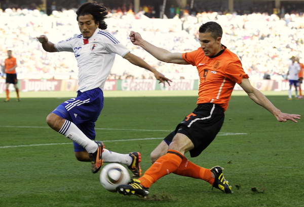 图文:世界杯小组赛荷兰VS日本 范佩西传中