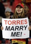 幻灯：西班牙2-0洪都拉斯 美女球迷示爱托雷斯