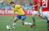 图文：巴西队迎战葡萄牙队 尼尔马带球突破