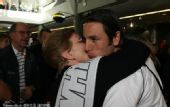幻灯：新西兰队载誉回国 伊万-维切利奇被拥吻