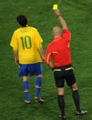 图文：淘汰赛巴西队大战智利 卡卡犯规再次染黄