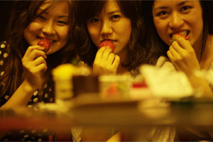 新加坡三华人女生创业故事:趁年轻为梦想而搏