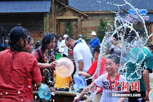苏州夏日旅游巧做水文章泼水节上演民族狂欢