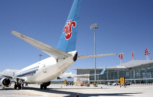 组图:新疆博乐机场试航成功