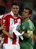 高清图：巴拉圭遗憾告别世界杯 卡多索哭成泪人