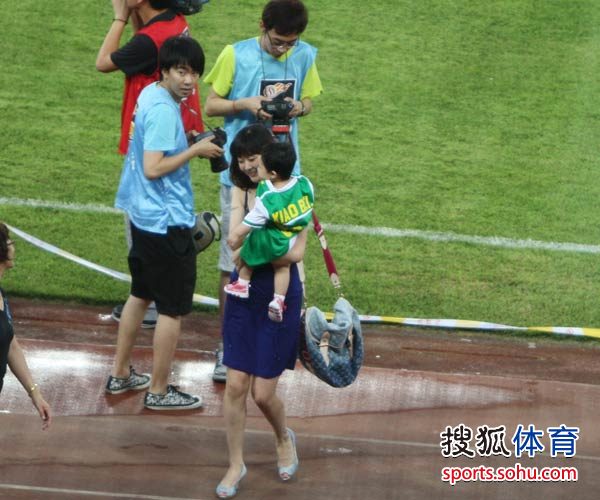 杨智老婆与女儿