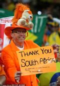 幻灯：闭幕式盛大举行 球迷标语称赞南非世界杯