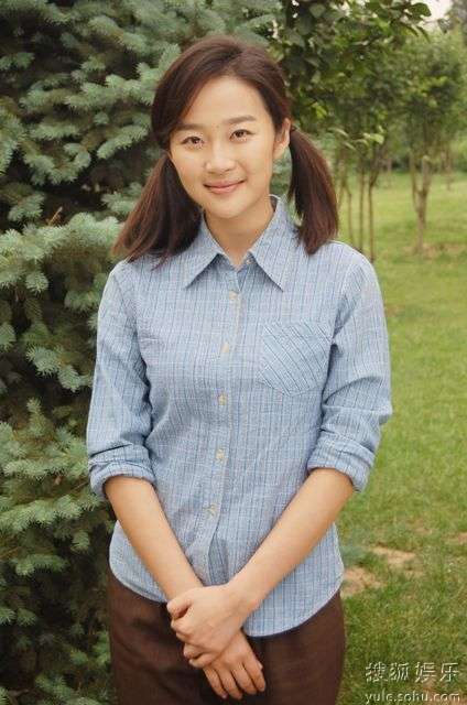青年演员张琳倾力加盟,饰演冯家的三女儿冯国英.