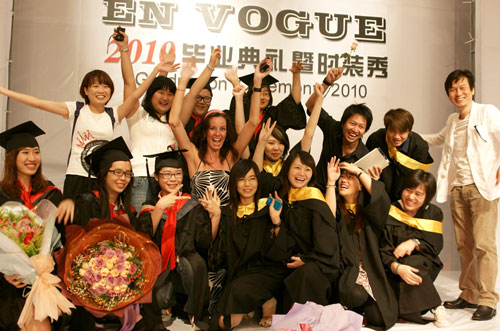广州莱佛士设计培训学院2010毕业典礼