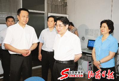 袁纯清在与中央驻晋新闻单位负责同志座谈时强
