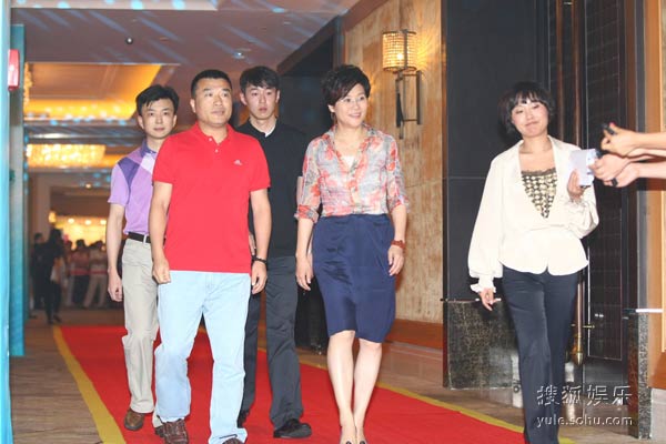 图:夏季电视剧盛典—邓晔 李少红 康红雷入场