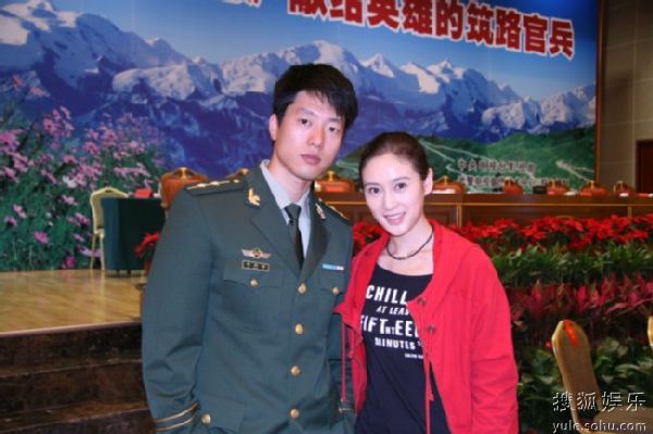 赵柯受"兵哥"追捧《格桑花》被赞"好姑娘"