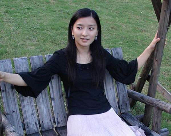 幻灯:中超富豪老板结缘围棋美女 即将谈婚论嫁