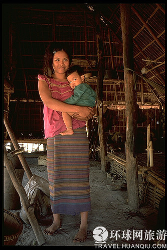 神秘柬埔寨女人村:村里没有一个成年男人(图)