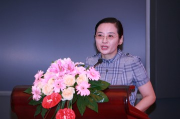 湖南广播电视台副台长罗毅介绍活动情况