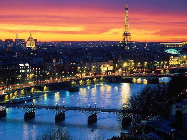 组图巴黎夜景美不胜收带您体验浪漫之都风情