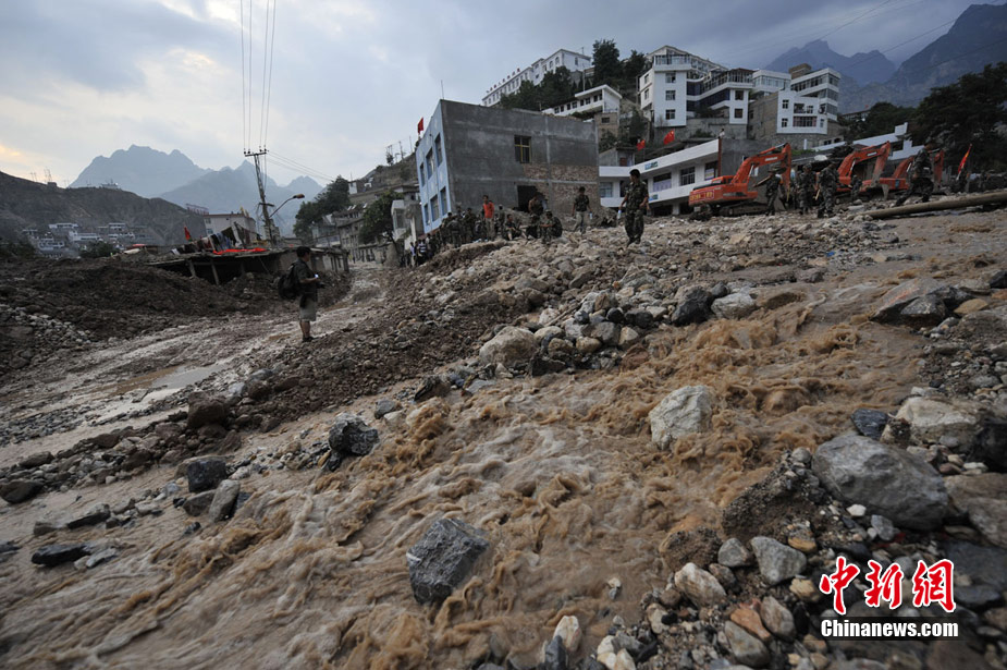 国内新闻 国内天气 中国多地遭暴雨洪水袭击 甘肃舟曲泥石流 舟曲