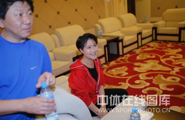 宣布李明珠正式出任国家花样滑冰队女单项目主教练.图为现场画面.