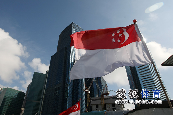 新加坡国旗飘扬
