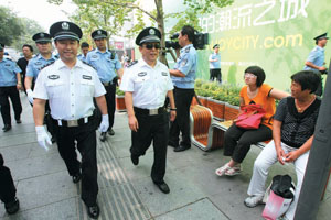 北京爱警日局长执勤 千名处级干部替换一线民警
