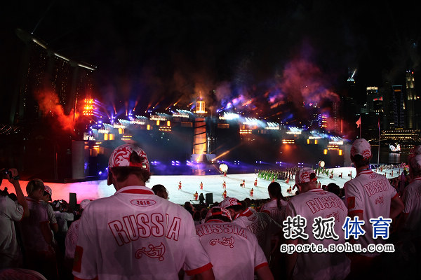 图文:新加坡青奥会开幕式 圣火已经点燃
