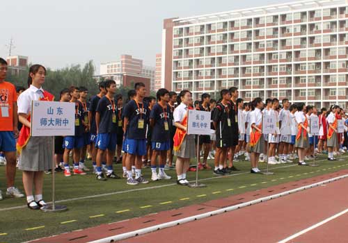 首届北京杯国际中学生足球赛开赛