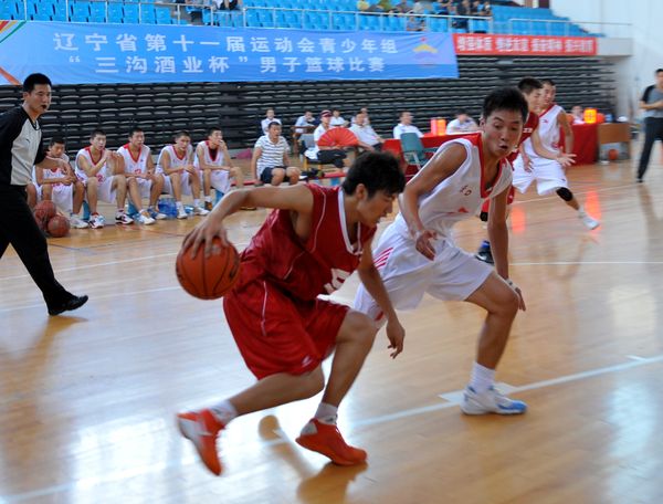 组图:阜新队夺辽宁省运动会青少男子篮球冠军