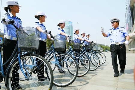 郑州最牛交警收徒弟 传授贴条秘籍(图)