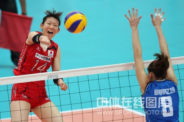 图文:日本女排3-2意大利 江畑幸子暴扣